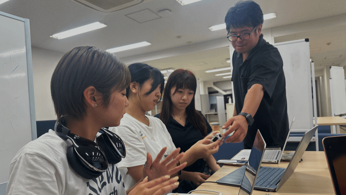 アプリ開発中の様子 